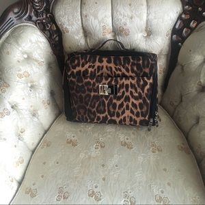 Travel cosmetic case